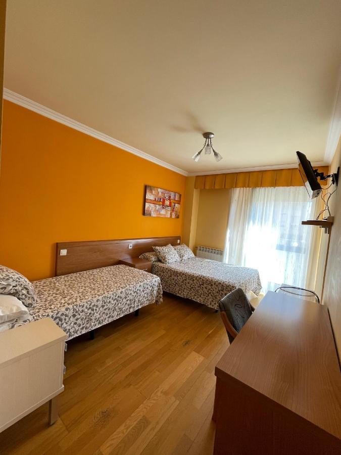 Hostal Santiago 2 Бургос Екстер'єр фото