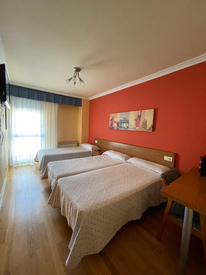 Hostal Santiago 2 Бургос Екстер'єр фото