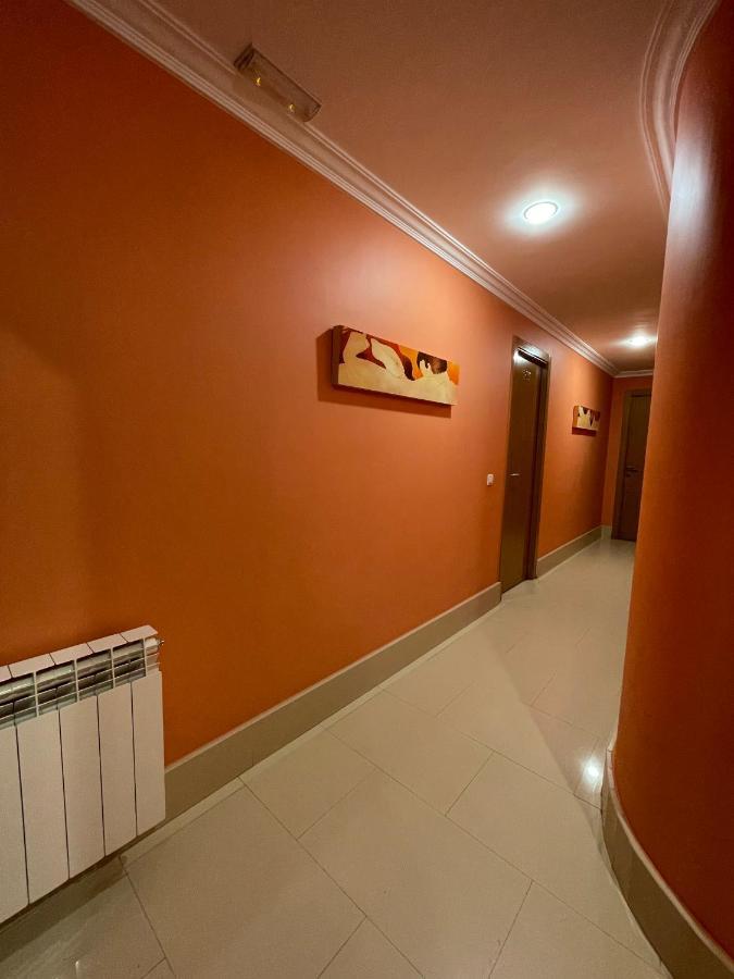 Hostal Santiago 2 Бургос Екстер'єр фото