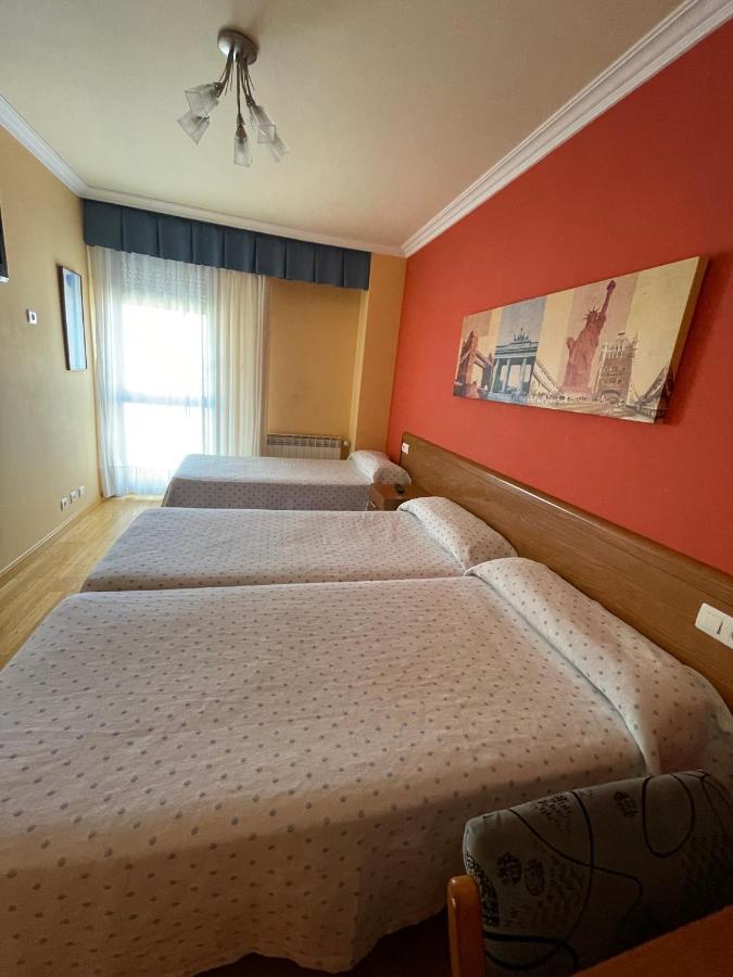 Hostal Santiago 2 Бургос Екстер'єр фото