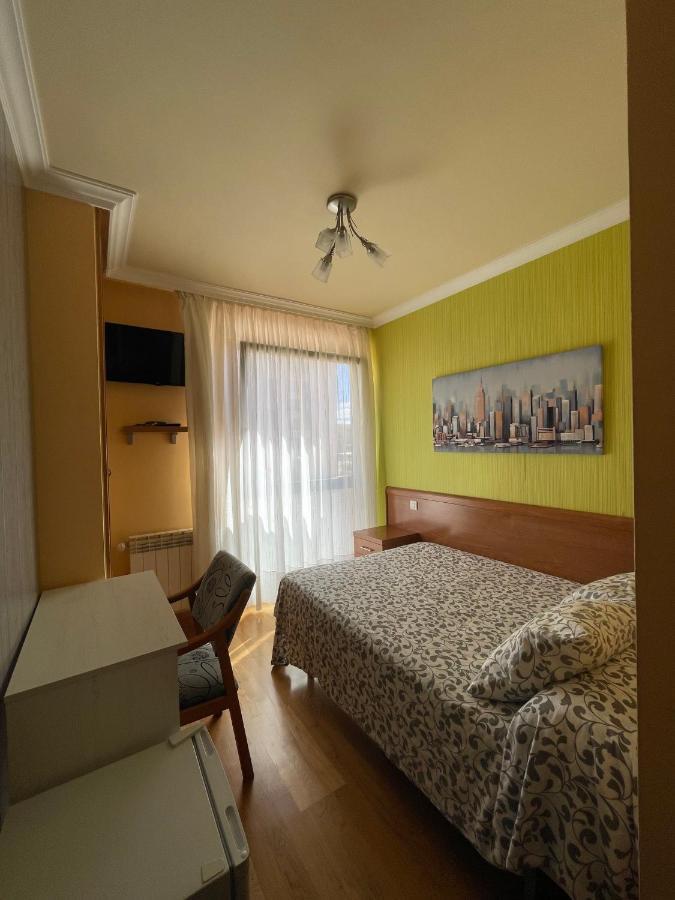 Hostal Santiago 2 Бургос Екстер'єр фото