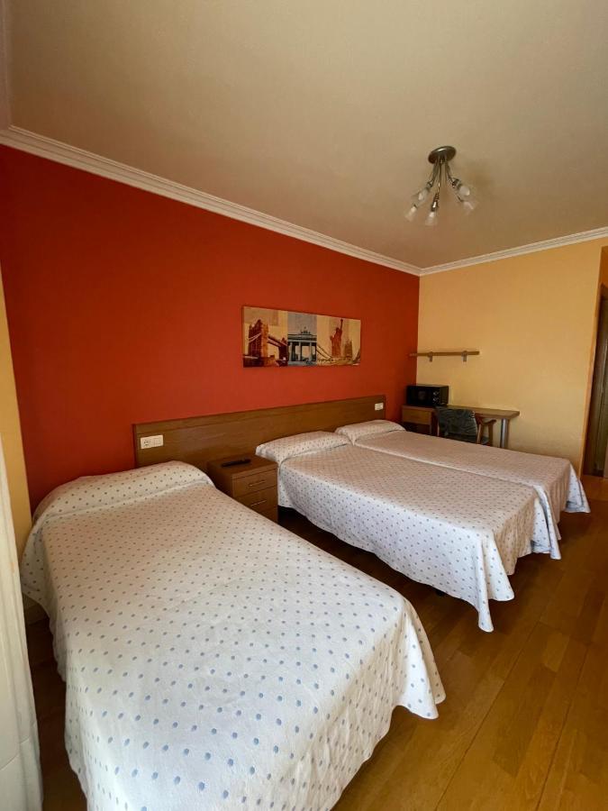 Hostal Santiago 2 Бургос Екстер'єр фото