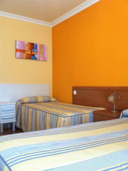 Hostal Santiago 2 Бургос Екстер'єр фото