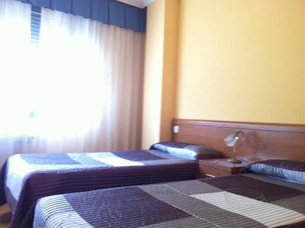 Hostal Santiago 2 Бургос Екстер'єр фото